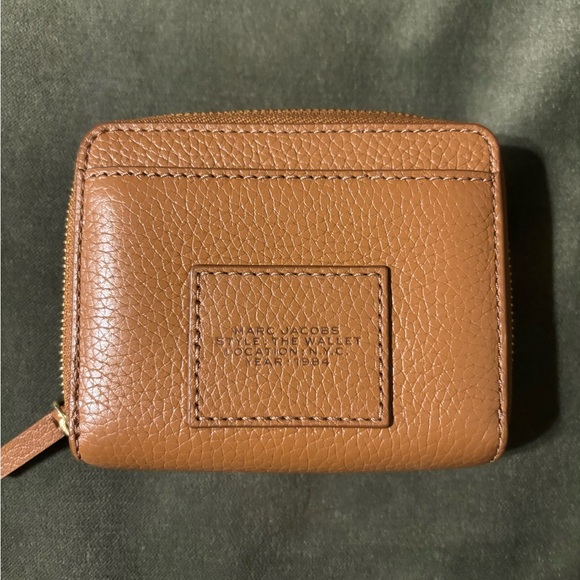 Marc Jacobs Mini Compact Wallet - Picture 2 of 5